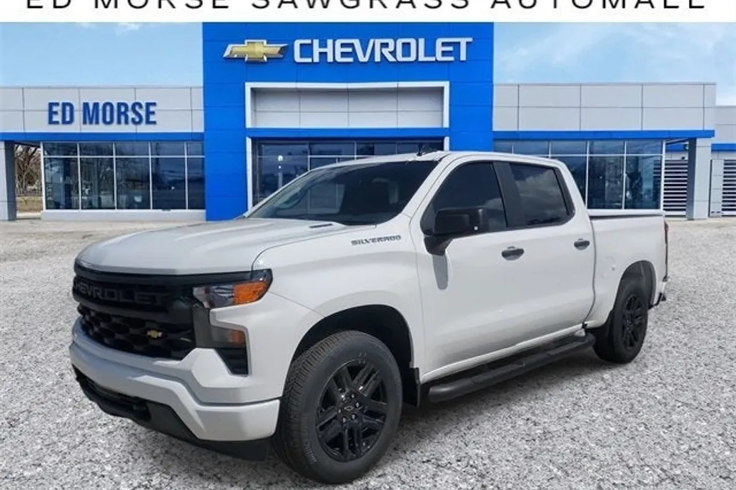 2025 Chevrolet Silverado 1500 Custom photo 1