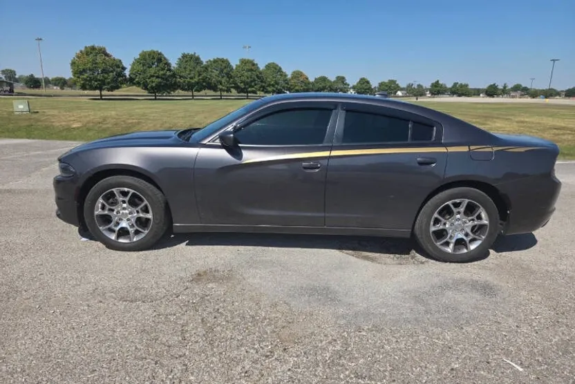 2016 Dodge Charger SXT photo 1