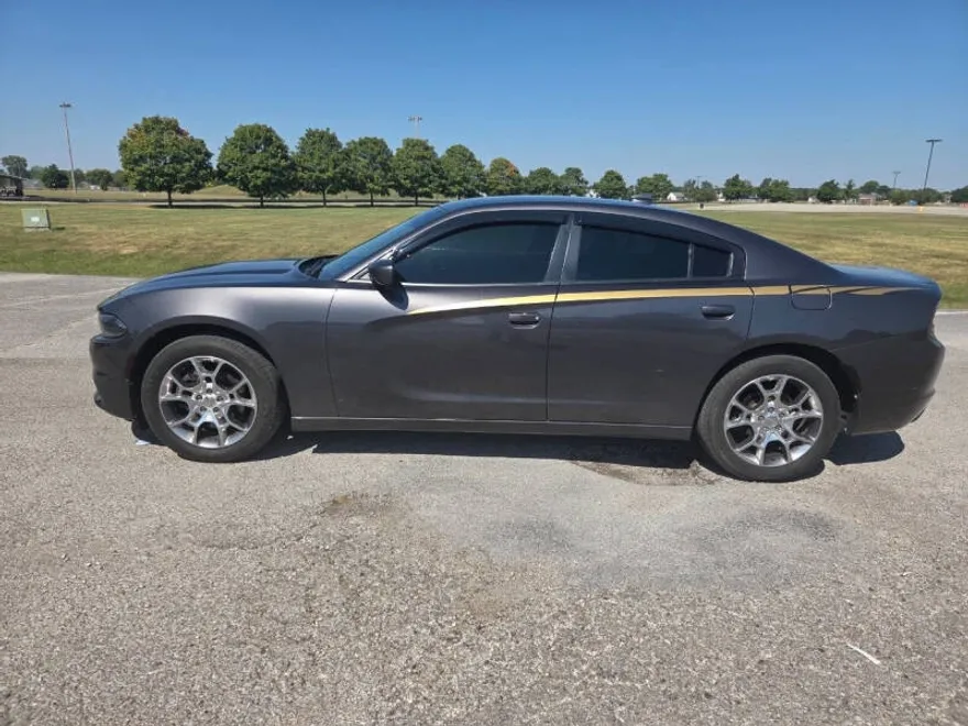 2016 Dodge Charger SXT photo 1