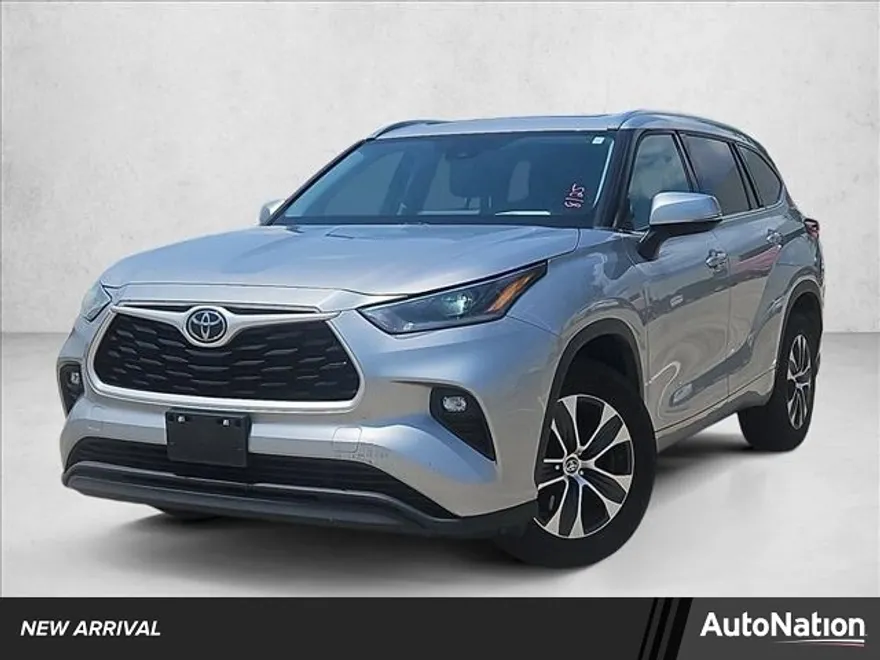 2021 Toyota Highlander XLE photo 1