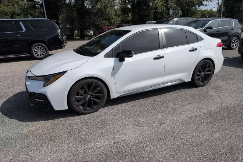 2021 Toyota Corolla SE photo 1