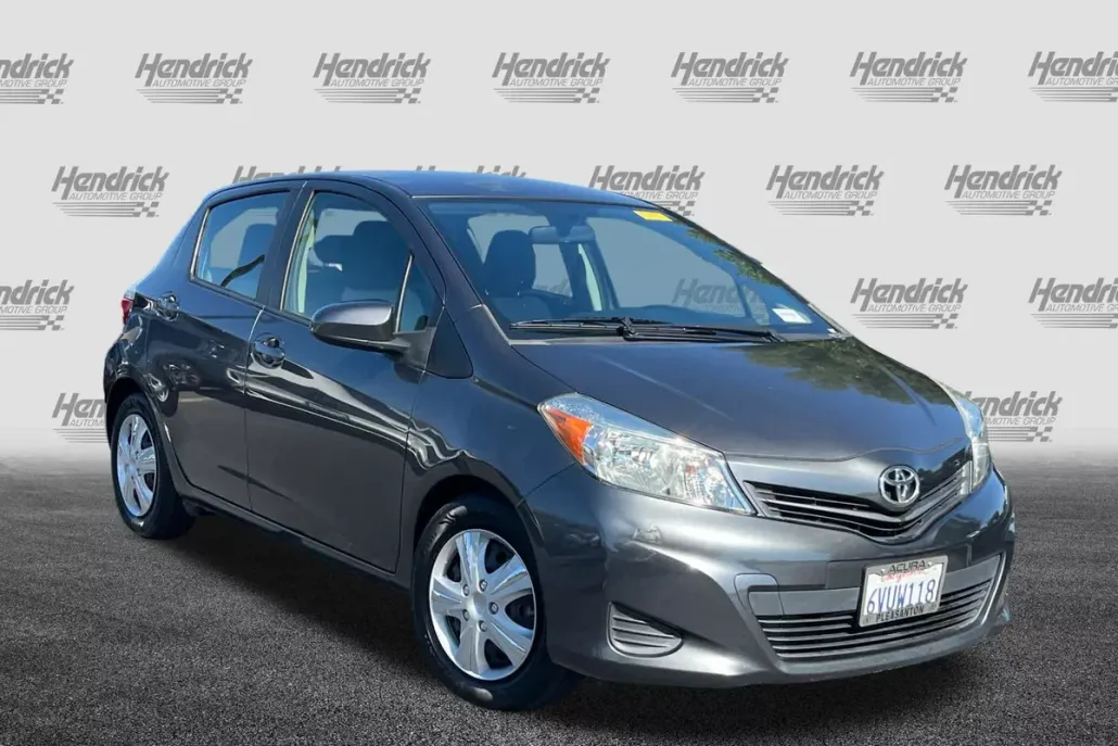 2012 Toyota Yaris LE photo 1