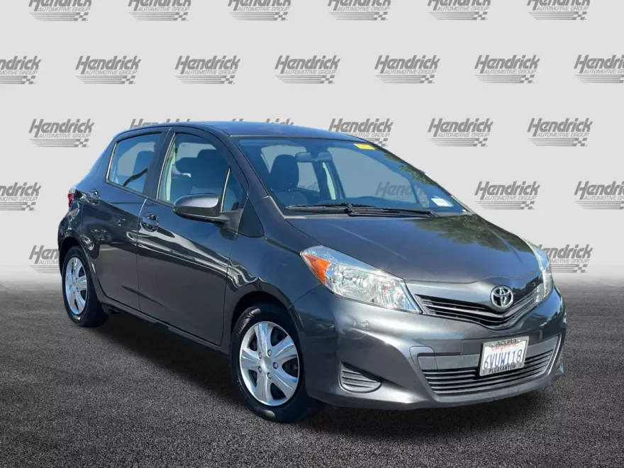 2012 Toyota Yaris LE photo 1