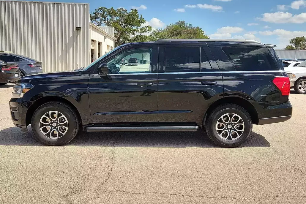 2024 Ford Expedition XLT photo 1