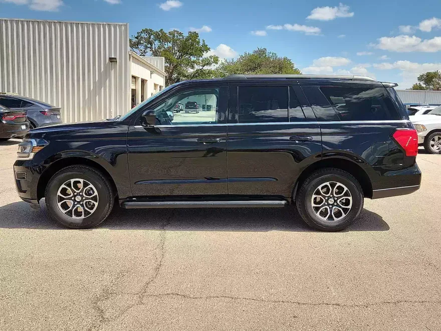 2024 Ford Expedition XLT photo 1