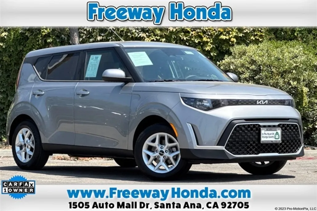 2024 Kia Soul LX photo 1