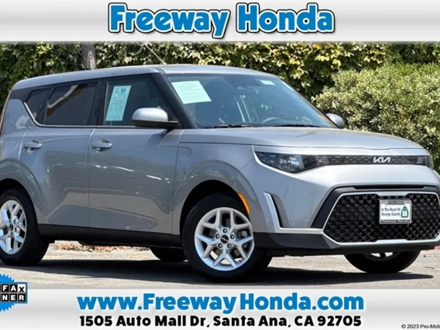 2024 Kia Soul LX photo 1