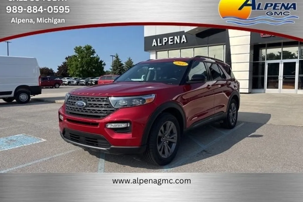 2022 Ford Explorer XLT photo 1