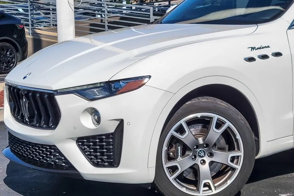2023 Maserati Levante Modena S photo 1