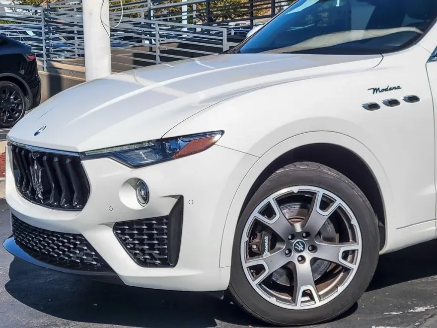 2023 Maserati Levante Modena S photo 1