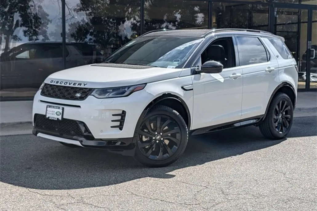 2024 Land Rover Discovery Sport SE photo 1