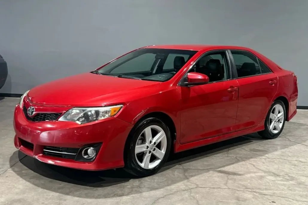 2014 Toyota Camry photo 1