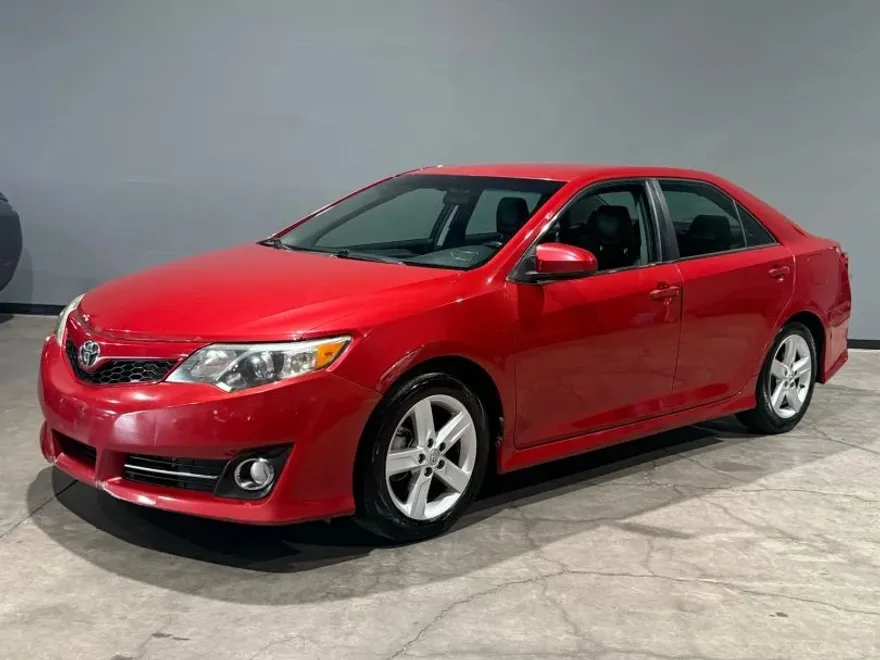 2014 Toyota Camry photo 1