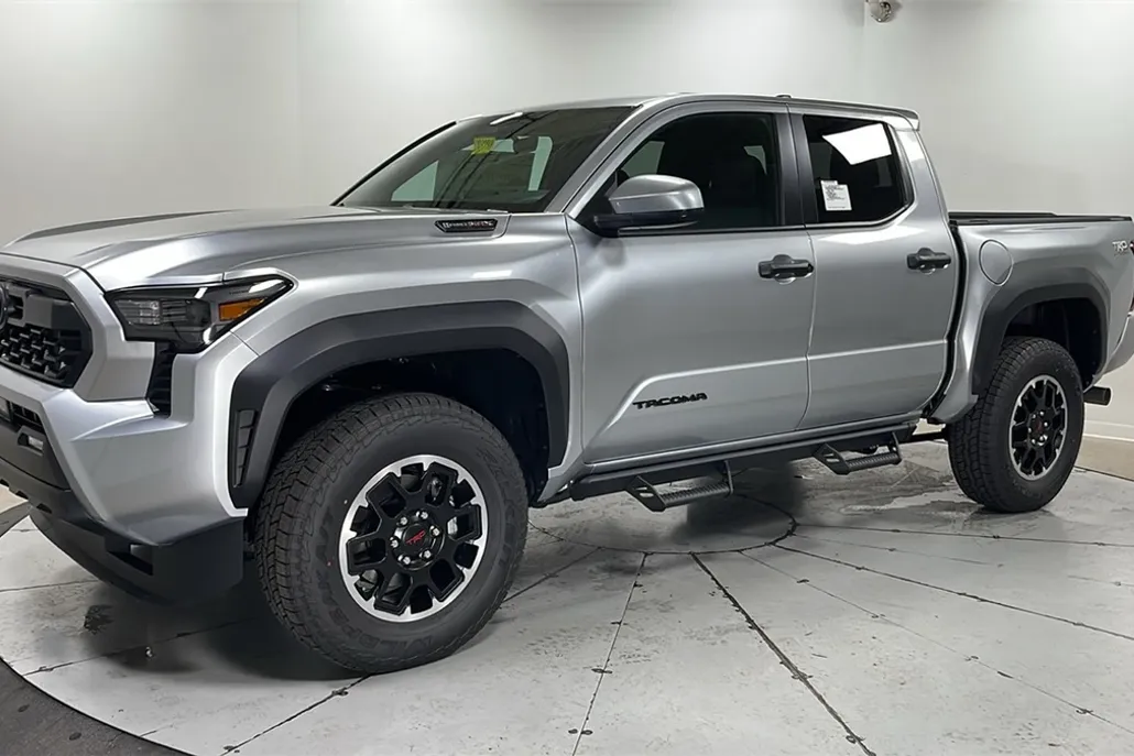 2025 Toyota Tacoma TRD Off-Road Double Cab photo 1