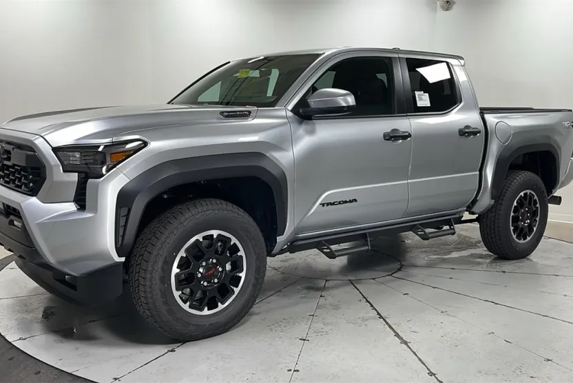 2025 Toyota Tacoma TRD Off-Road Double Cab photo 1