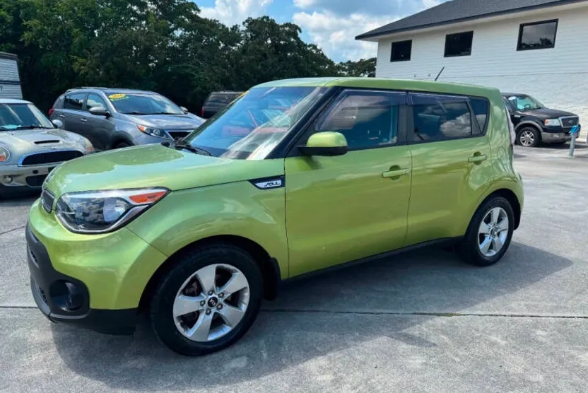 2017 Kia Soul Base photo 1