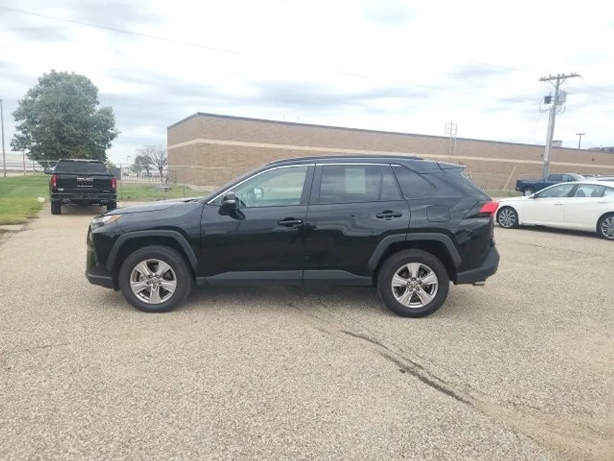2024 Toyota RAV4 XLE photo 1