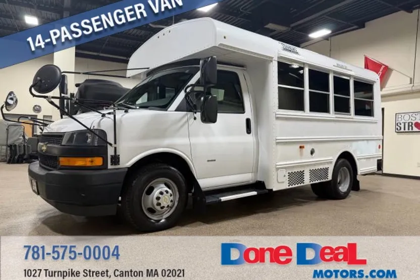 2019 Chevrolet Express Cutaway Van photo 1