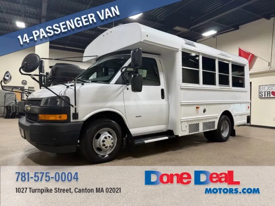 2019 Chevrolet Express Cutaway Van photo 1