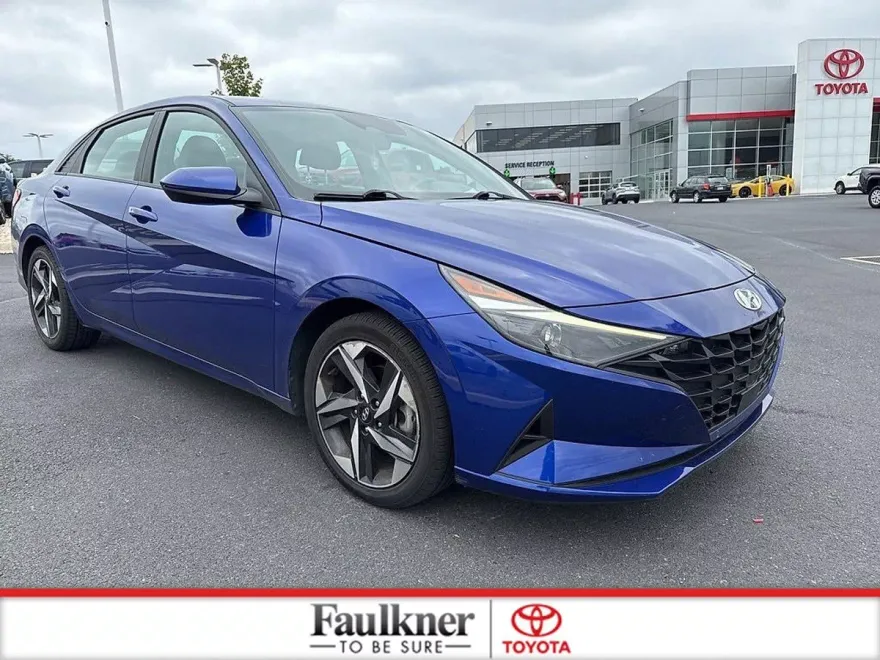 2023 Hyundai Elantra SEL photo 1