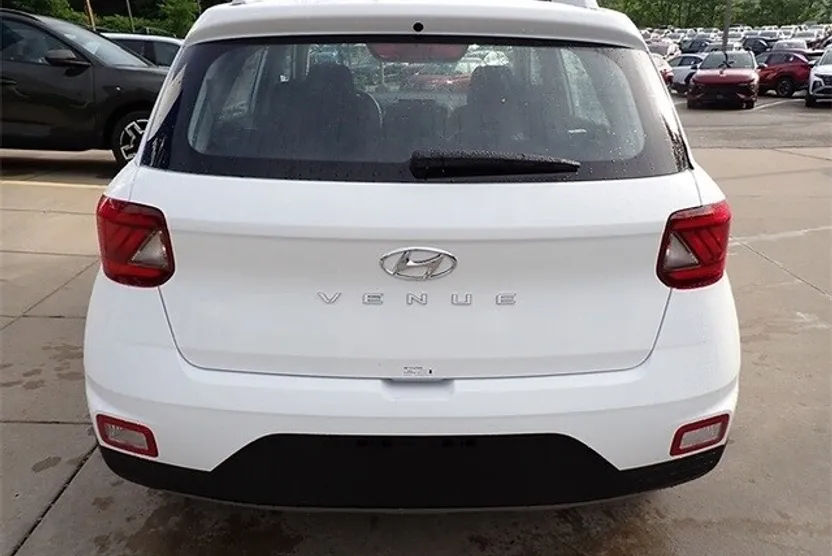 2025 Hyundai Venue SEL photo 1