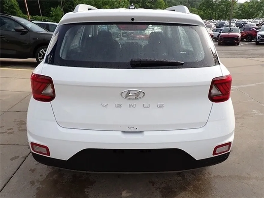 2025 Hyundai Venue SEL photo 1