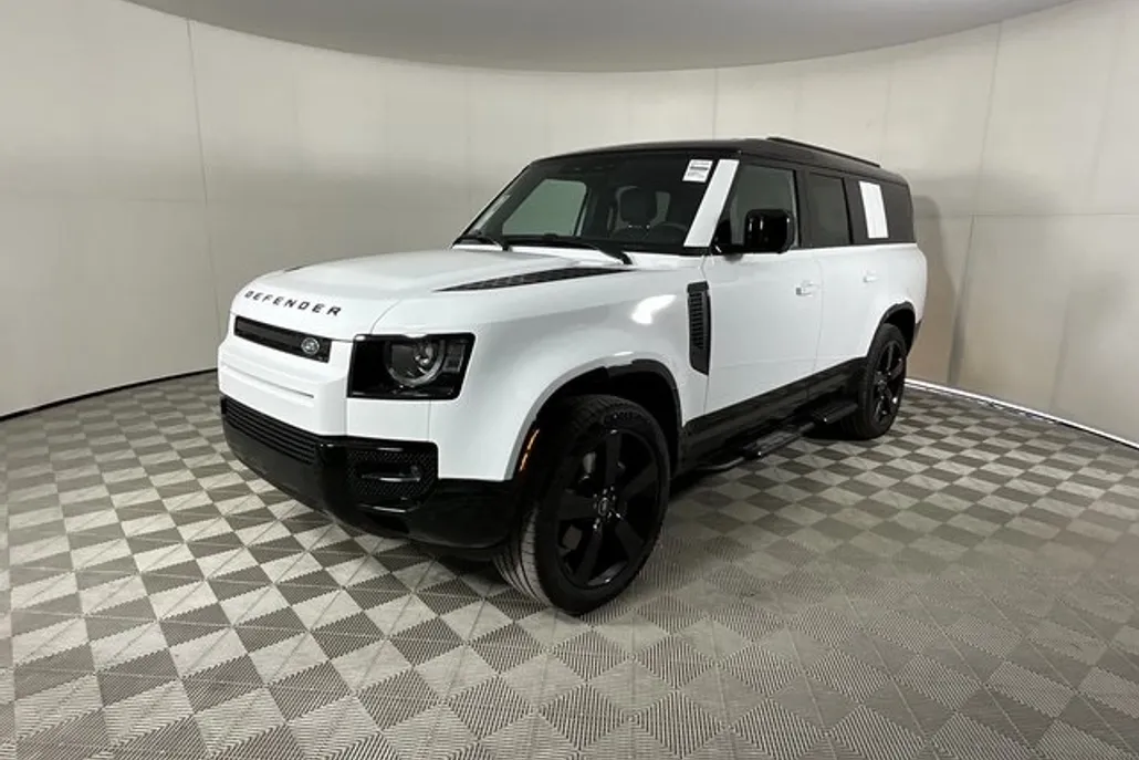 2025 Land Rover Defender 130 X-Dynamic SE photo 1