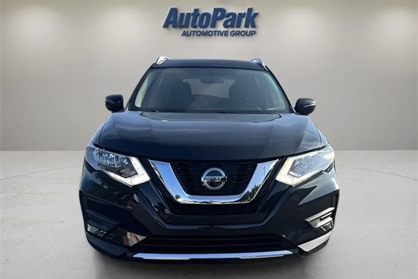 2018 Nissan Rogue SV photo 1