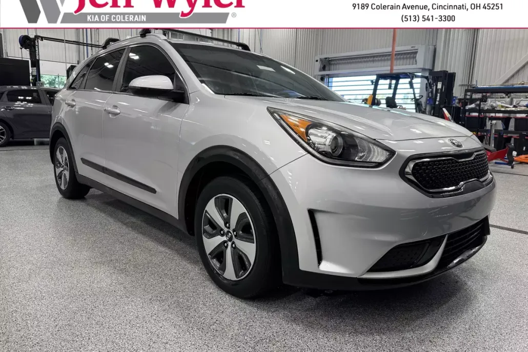 2017 Kia Niro LX photo 1