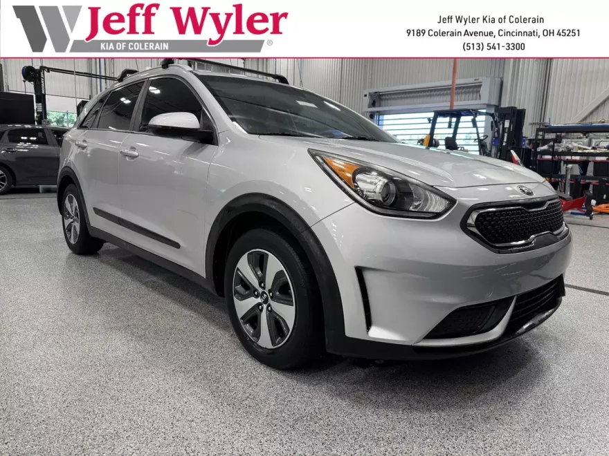 2017 Kia Niro LX photo 1