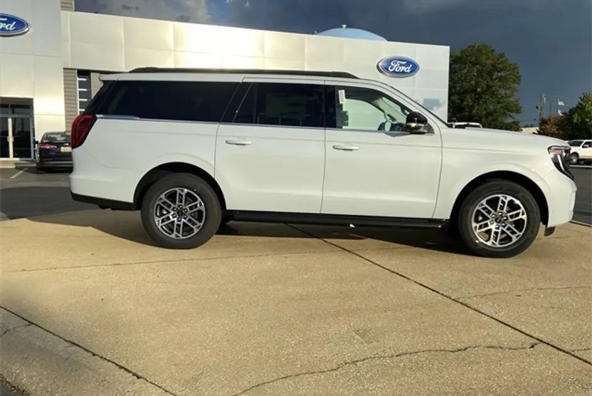 2025 Ford Expedition MAX photo 1