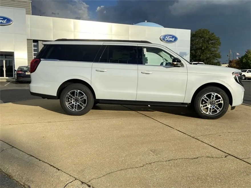 2025 Ford Expedition MAX photo 1