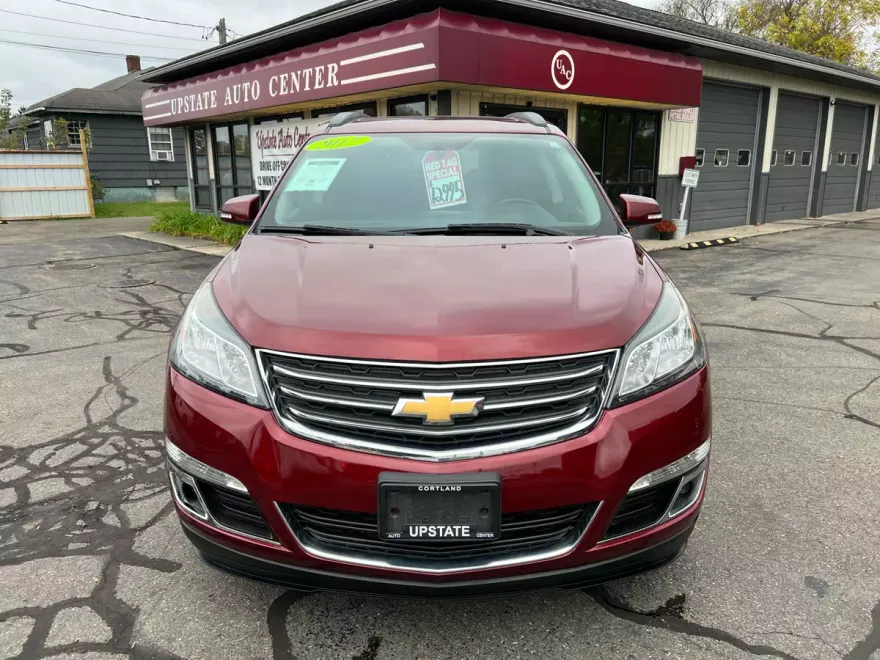 2017 Chevrolet Traverse 1LT photo 1