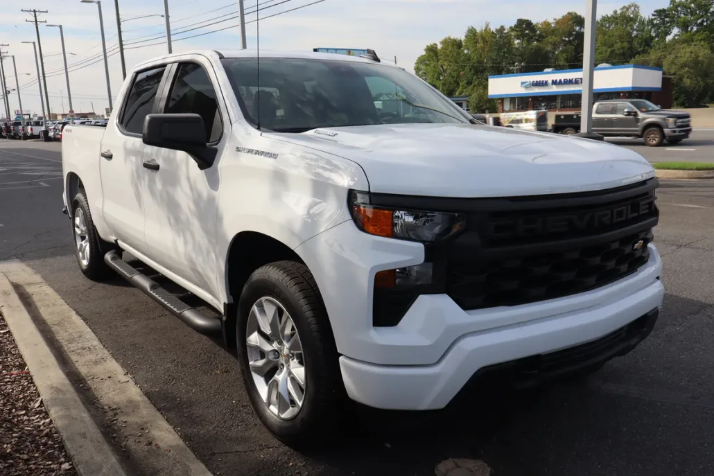 2025 Chevrolet Silverado 1500 Custom photo 1