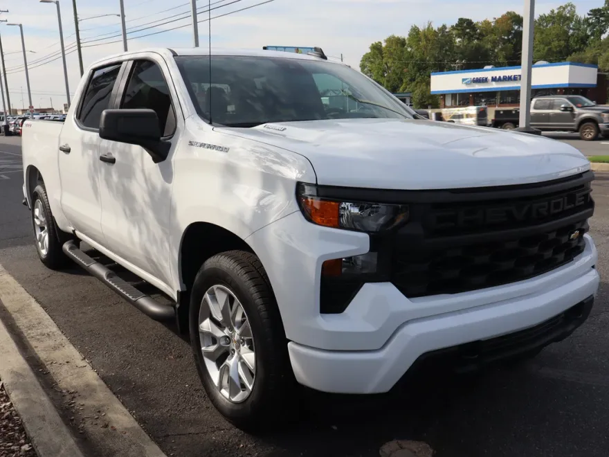 2025 Chevrolet Silverado 1500 Custom photo 1