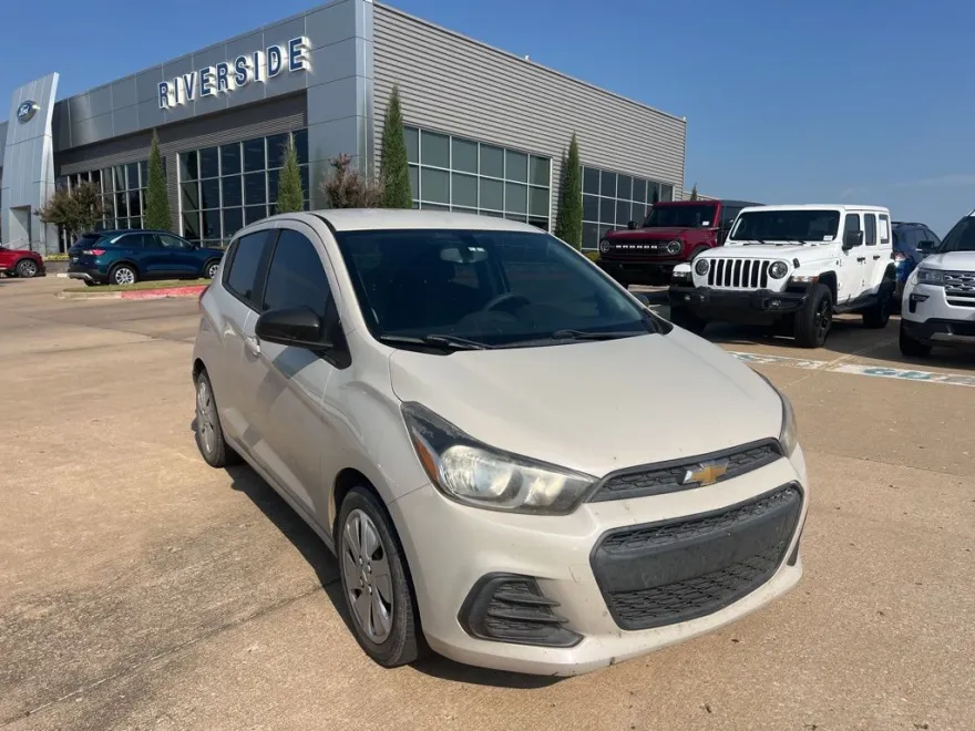 2017 Chevrolet Spark LS photo 1