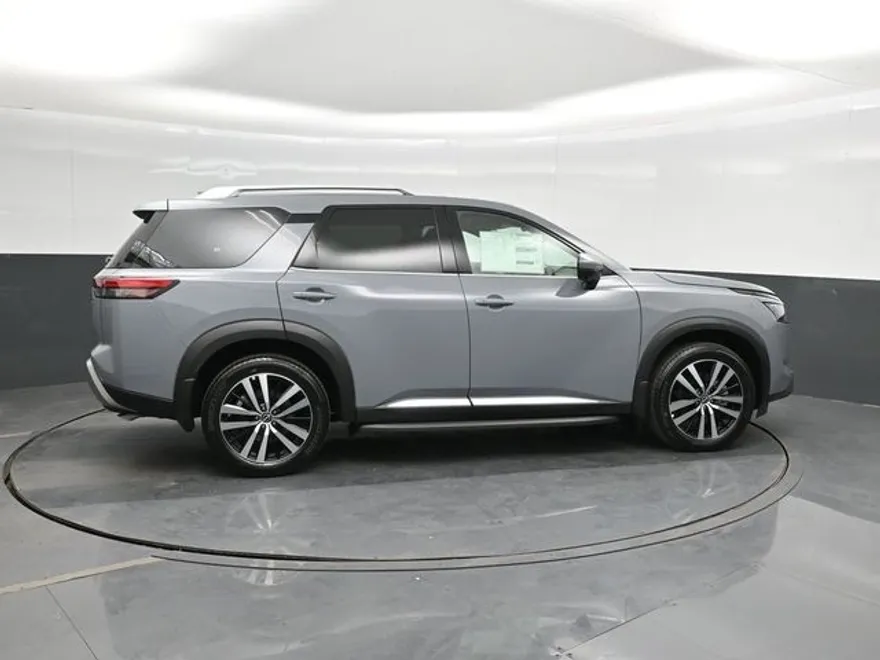 2025 Nissan Pathfinder Platinum photo 1