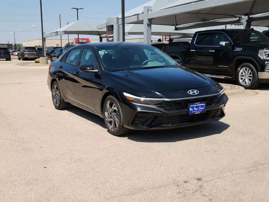 2025 Hyundai Elantra SEL Sport photo 1