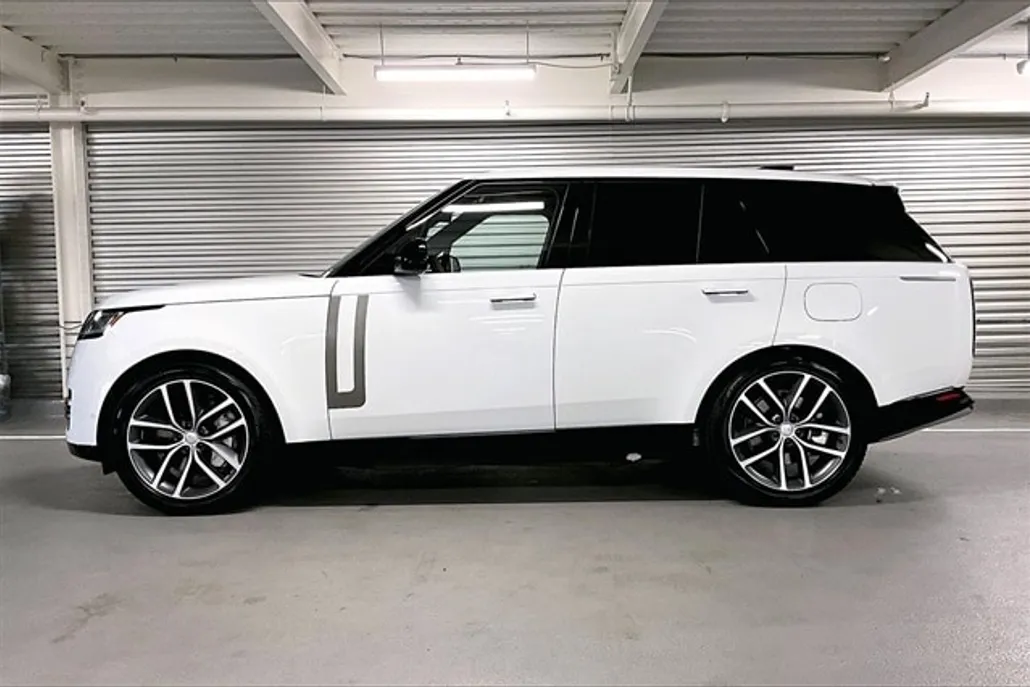 2025 Land Rover Range Rover SE photo 1