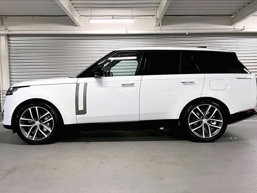 2025 Land Rover Range Rover SE photo 1