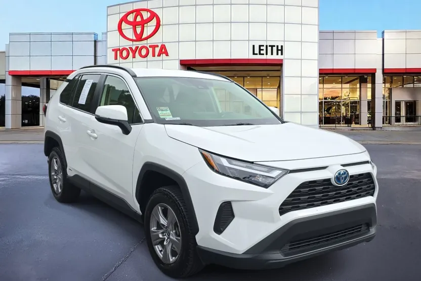 2024 Toyota RAV4 Hybrid XLE photo 1