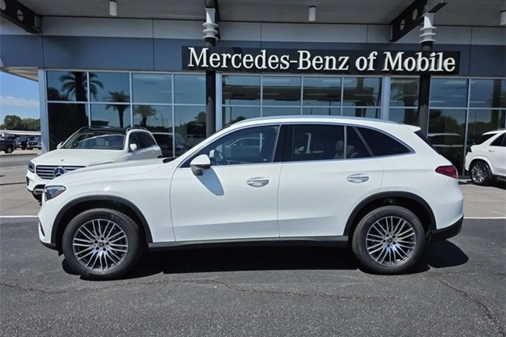 2026 Mercedes Benz GLC 300 4MATIC photo 1