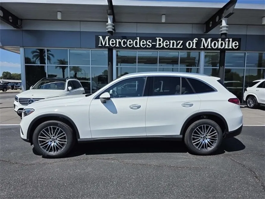 2026 Mercedes Benz GLC 300 4MATIC photo 1