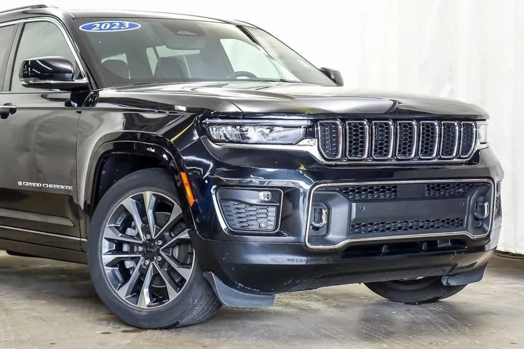 2023 Jeep Grand Cherokee Overland photo 1