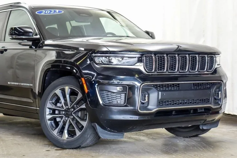 2023 Jeep Grand Cherokee Overland photo 1