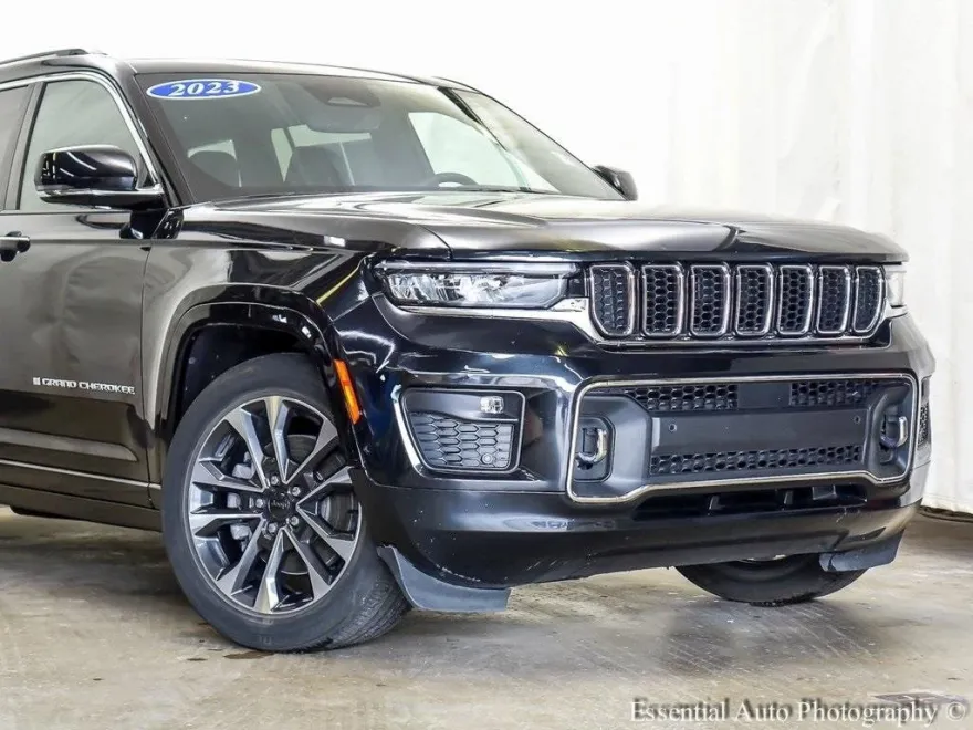 2023 Jeep Grand Cherokee Overland photo 1
