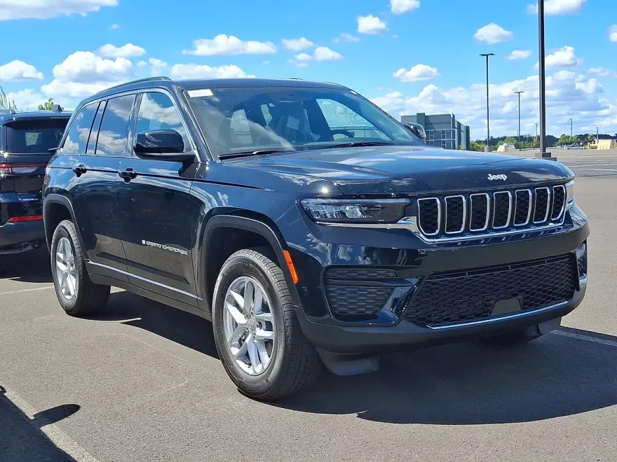 2025 Jeep Grand Cherokee Laredo photo 1