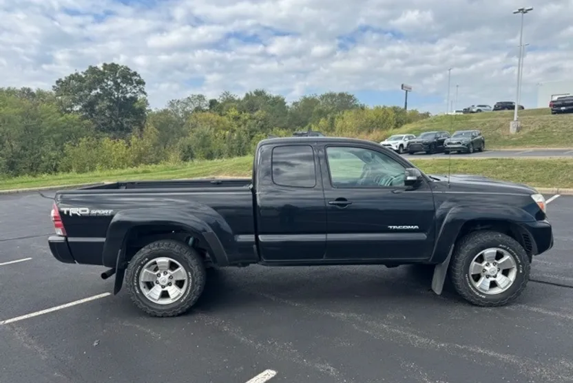 2014 Toyota Tacoma Base 4x4 Access Cab photo 1