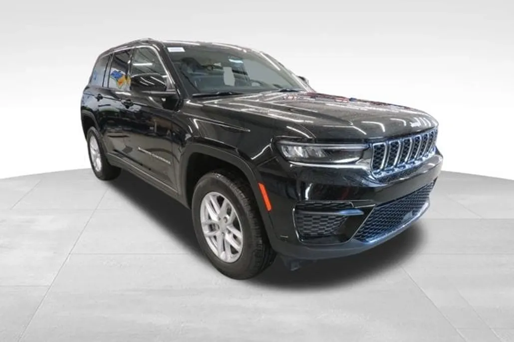 2025 Jeep Grand Cherokee Laredo photo 1