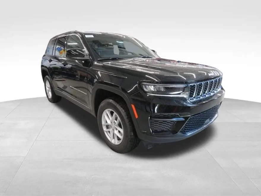 2025 Jeep Grand Cherokee Laredo photo 1